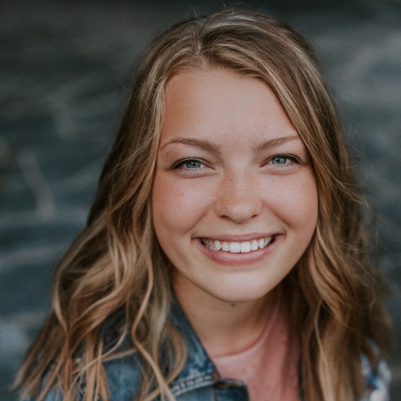 Profile Picture of Taylor Pexa (@taylorpexa) on Poshmark