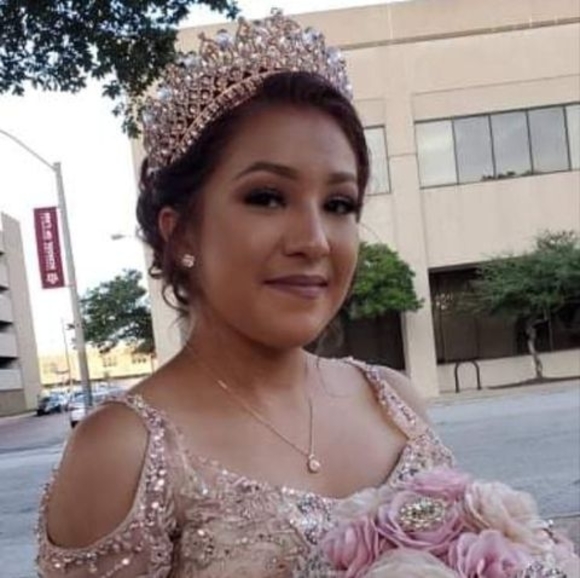 Profile Picture of Veronica Esquivel (@veronicaesqu789) on Poshmark