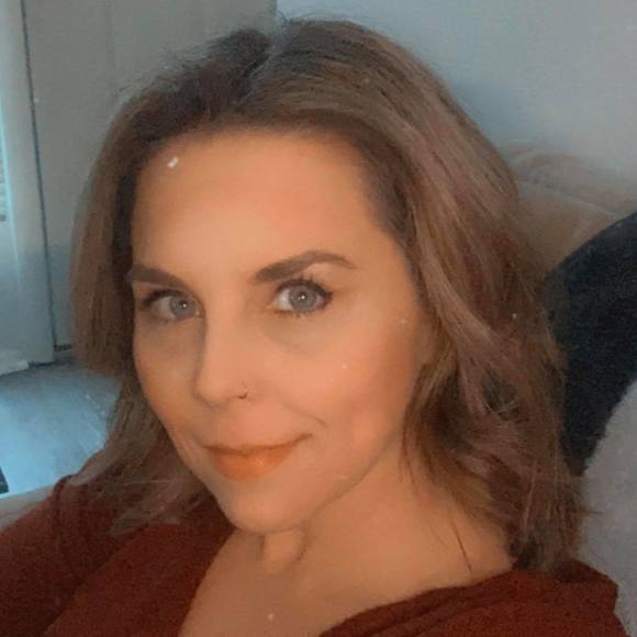 Profile Picture of Kim Damron (@style4u94) on Poshmark