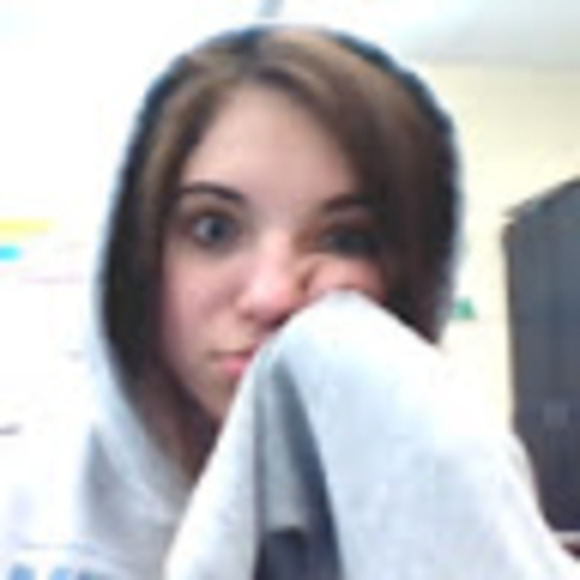 Profile Picture of Angel Wolfe (@angwol0386) on Poshmark