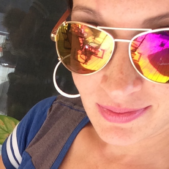 Profile Picture of Lindsay Wirey (@lwirey) on Poshmark