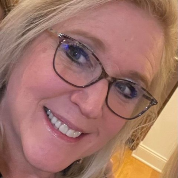 Profile Picture of Gena Shearon (@gshearon08) on Poshmark