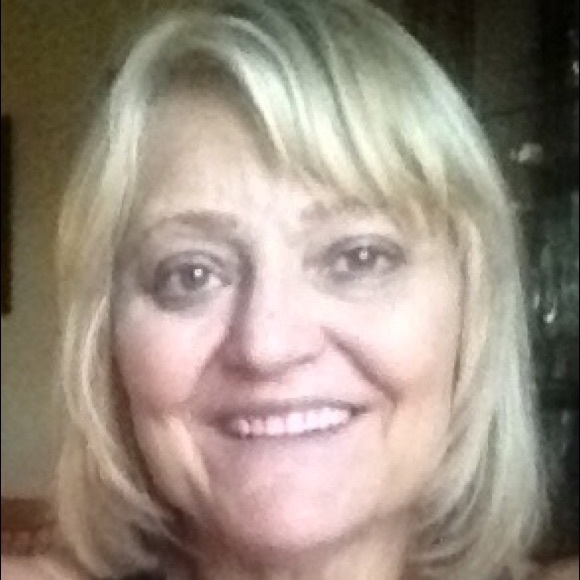 Profile Picture of Denise Algren (@deniecer19) on Poshmark