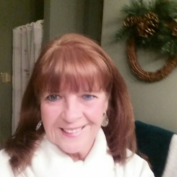 Profile Picture of Darlene Nicklow (@nicklowd) on Poshmark