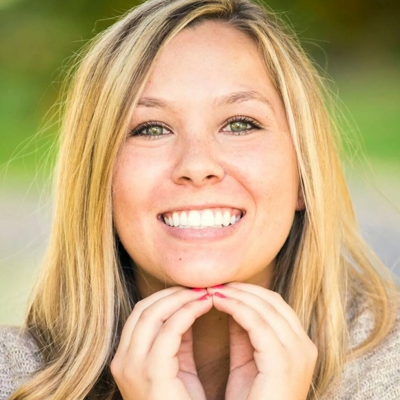 Profile Picture of Shelby Weaver (@sweaver10) on Poshmark