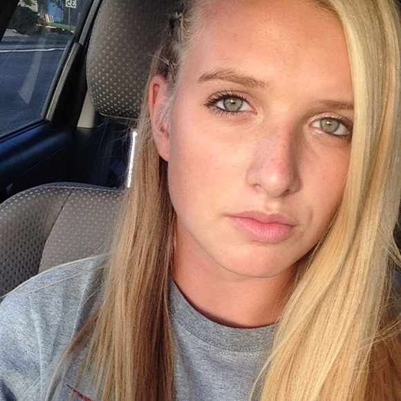 Profile Picture of Mylene Gorzynski (@mylenegorzynski) on Poshmark