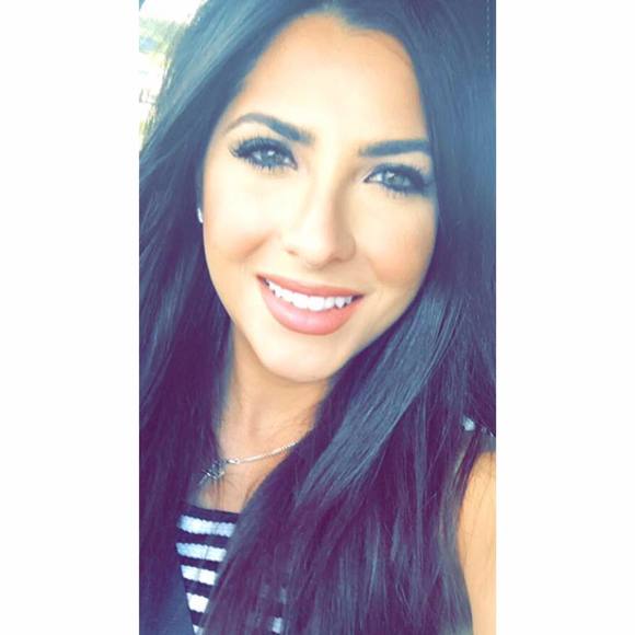 Profile Picture of Alexis Olguin (@alexisolguin) on Poshmark