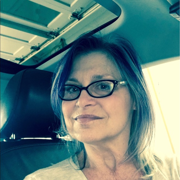 Lynn Hackstaff - Poshmark Profile Picture of Lynn Hackstaff (@drlynnie) on Poshmark