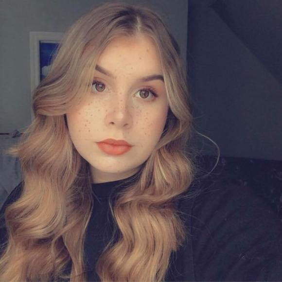 Profile Picture of Cassidy Walsh (@casscwalsh) on Poshmark