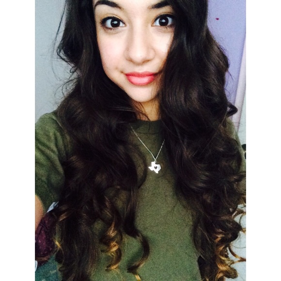Profile Picture of Anissa Alvarado (@mermaidanissa) on Poshmark