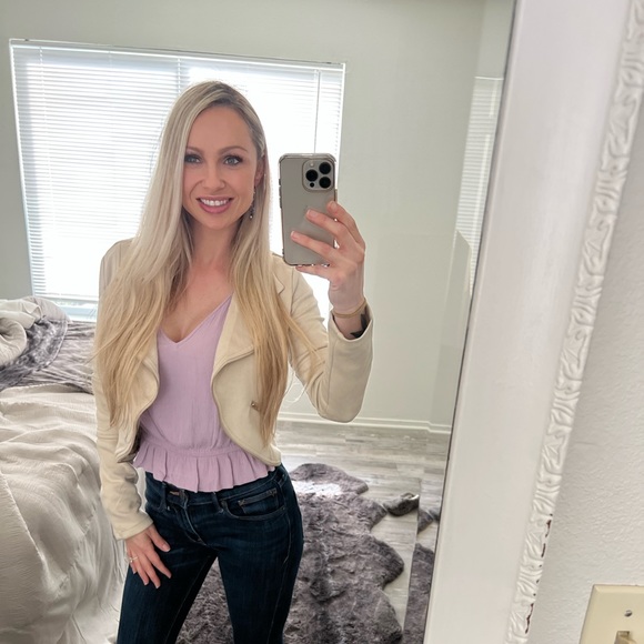 Profile Picture of Cassandra Mohr (@cassianne04) on Poshmark