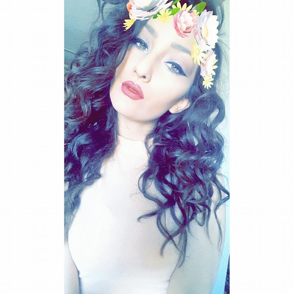 Profile Picture of Jordynn Colozza (@daydreamingxo) on Poshmark