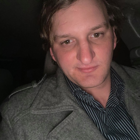 Profile Picture of Jonathan King (@jonmank) on Poshmark