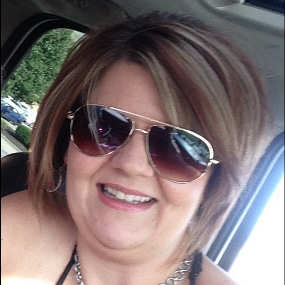 Profile Picture of Bobbie Adkins (@bjayzrn) on Poshmark