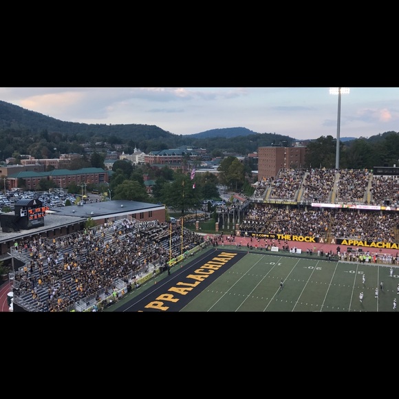 Profile Picture of Jillian Stack (@jillianstack31) on Poshmark