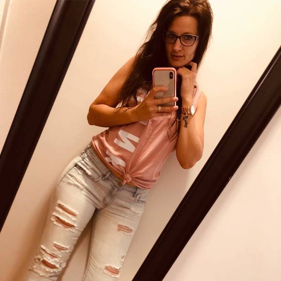 Samantha Fidler - Poshmark Profile Picture of Samantha Fidler (@sfidler) on Poshmark