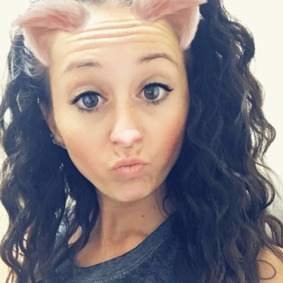 Profile Picture of Amber Reiff (@amberreiff) on Poshmark