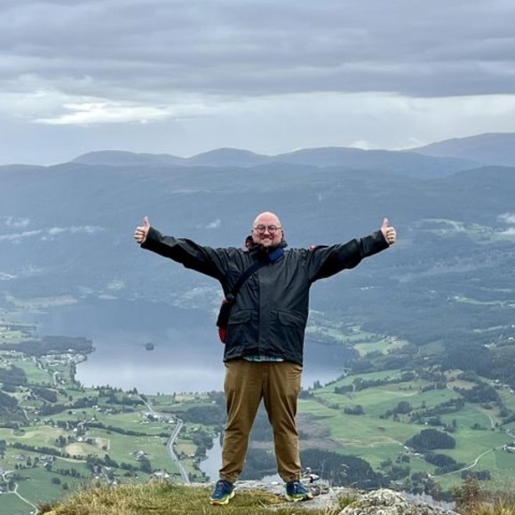 Profile Picture of Eric Ellingsen (@ericnelshopkins) on Poshmark