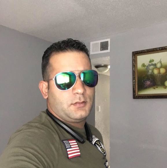 Profile Picture of Asley Arbesu (@arbesuasley) on Poshmark