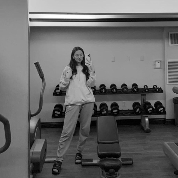 Yevgeniya Zinkov - Poshmark Profile Picture of Yevgeniya Zinkov (@yevgeniyazinkov) on Poshmark