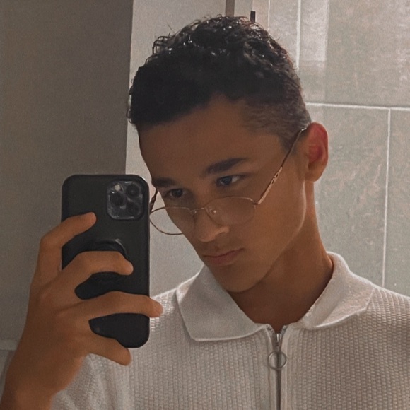 Profile Picture of Sapar Saparov (@jo1dex) on Poshmark