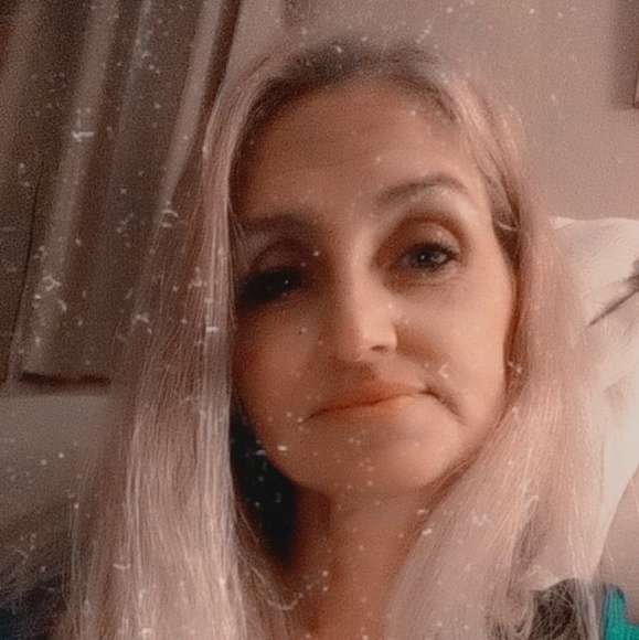 Profile Picture of Regina Shonebarger (@regina728) on Poshmark