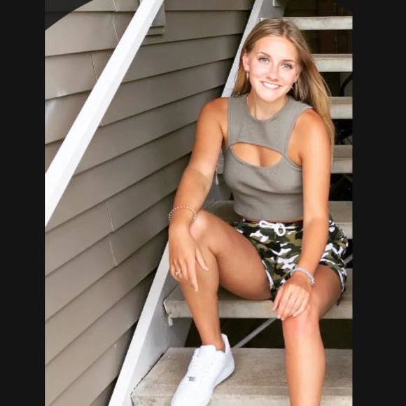 Profile Picture of Brandy King (@brandyking725) on Poshmark