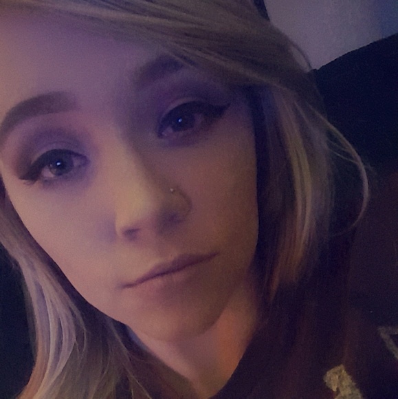 Profile Picture of Bailie Gehring (@bjaneg2017) on Poshmark