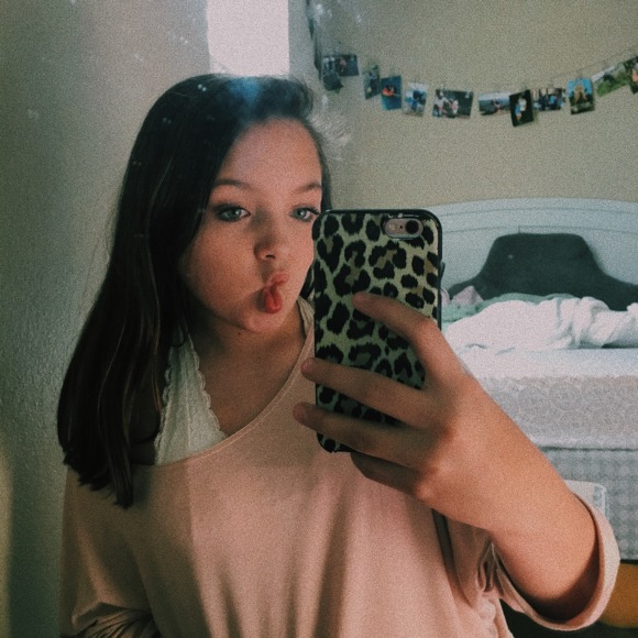 Profile Picture of Megan Soloff (@megan_soloff) on Poshmark