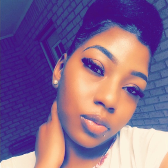 Profile Picture of Brandy Crenshaw (@fearlessflirt45) on Poshmark