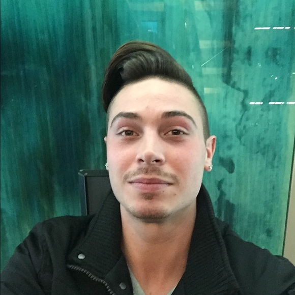 Profile Picture of Nick Walters (@nick_walters) on Poshmark
