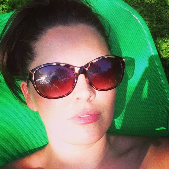 Profile Picture of Sarah m Pfenning (@sarahmichelle82) on Poshmark