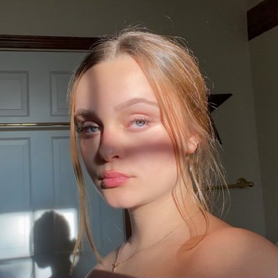 Profile Picture of Lexie (@alexa_peck212) on Twitter