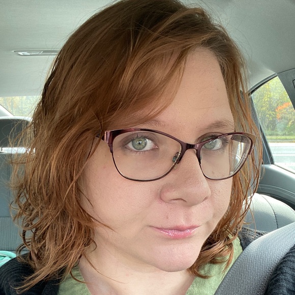 Profile Picture of Jeanine Kleist (@jeaninekleist) on Poshmark