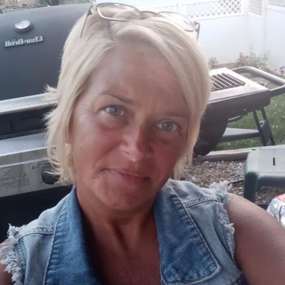 Profile Picture of Christina Bedford (@cabedford123) on Poshmark