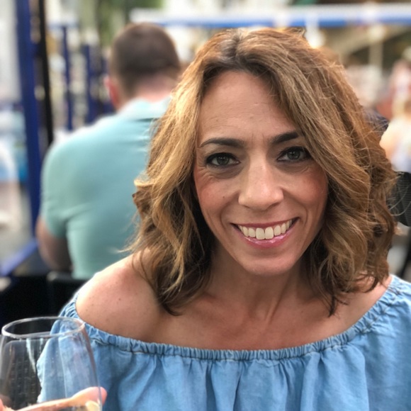 Profile Picture of Stephanie Eversfield (@seversfield) on Poshmark