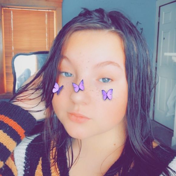 Profile Picture of Ashlie Fraunfelter (@ashliefraunfelt) on Poshmark