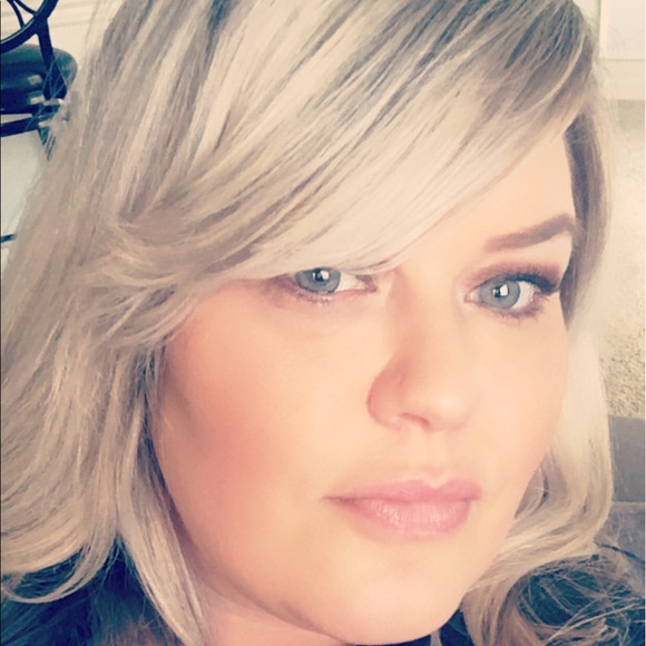 Profile Picture of Kelly Aaron (@kaaron23) on Poshmark