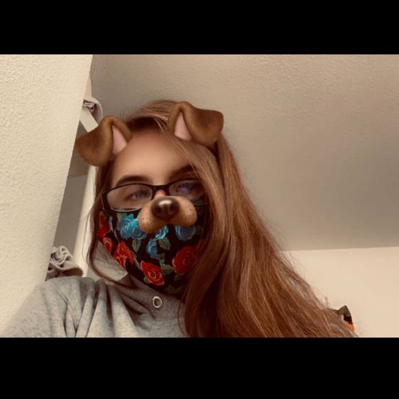 Profile Picture of Isabella Haddock (@__izzyy__) on Poshmark