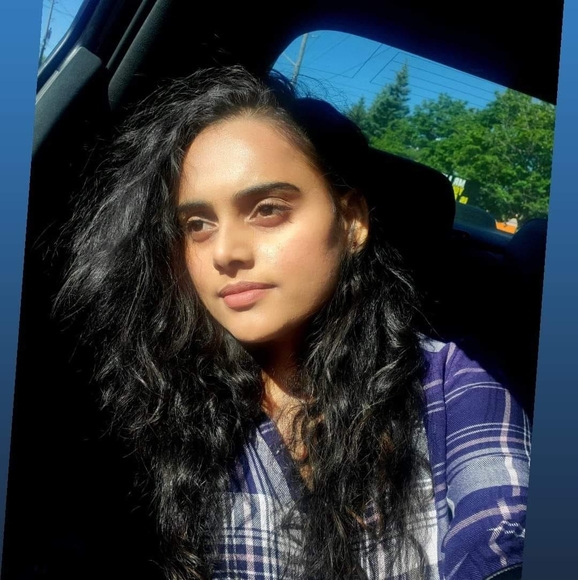 Profile Picture of Sonal Parmar (@sonoo62p) on Poshmark