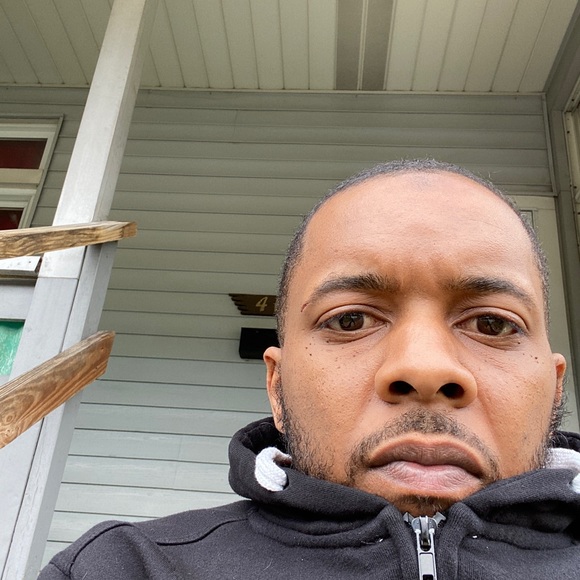 Damone Coleman - Poshmark Profile Picture of Damone Coleman (@devaughn53) on Poshmark