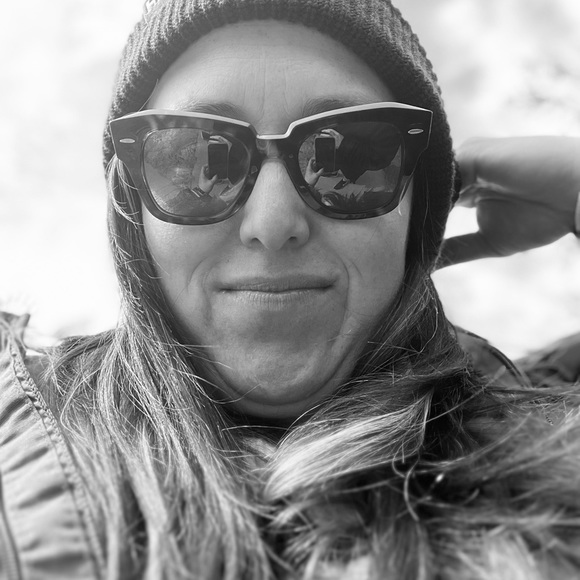 Profile Picture of Darcy Wallace (@darcymwallace) on Poshmark