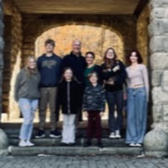 Profile Picture of Sarah Goebelbecker (@s_goebelbecker) on Poshmark