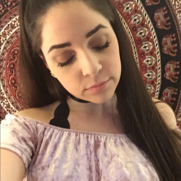 Profile Picture of Julia Shepard (@juliashepard) on Poshmark