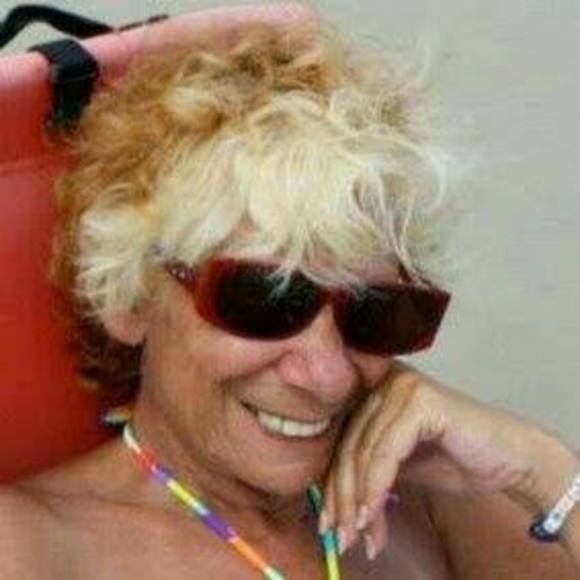 Joann Scarpone - Poshmark Profile Picture of Joann Scarpone (@joannscarpone) on Poshmark