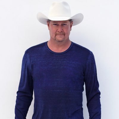 Profile Picture of Tracy Lawrence (@ClaraThompdon) on Twitter