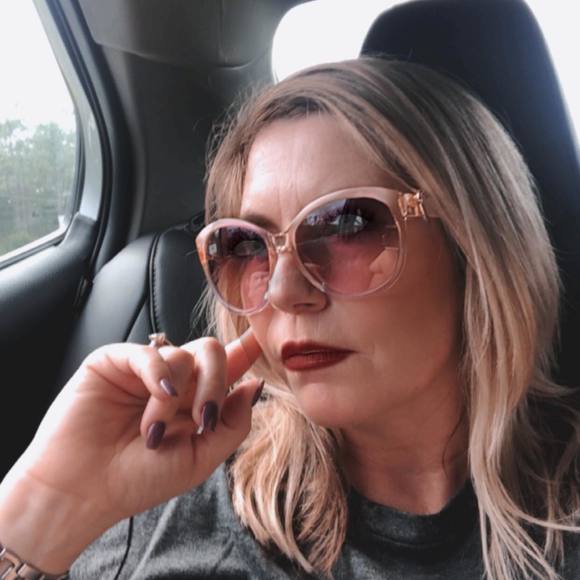 Profile Picture of Tanya Yoder bettorf (@tbettorf) on Poshmark