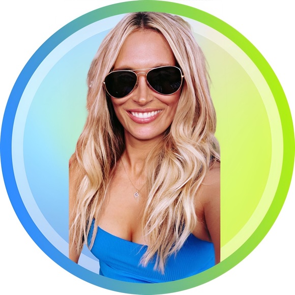 Profile Picture of Candice Cook (@candice_cook) on Poshmark