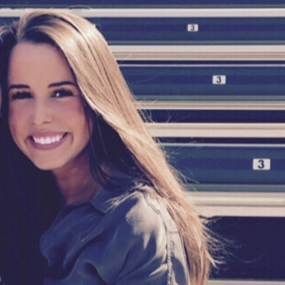 Profile Picture of Caitlin Skalski (@caitskal) on Poshmark