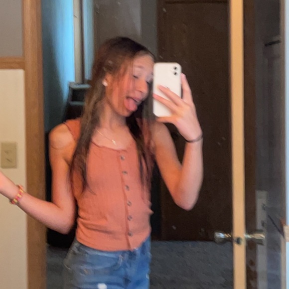 Profile Picture of Allie Bloedorn (@alliebloedorn) on Poshmark